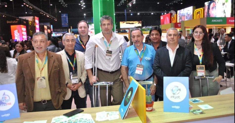 Fructiacutefera jornada de empresarios santiaguentildeos en la Feria Internacional de Turismo