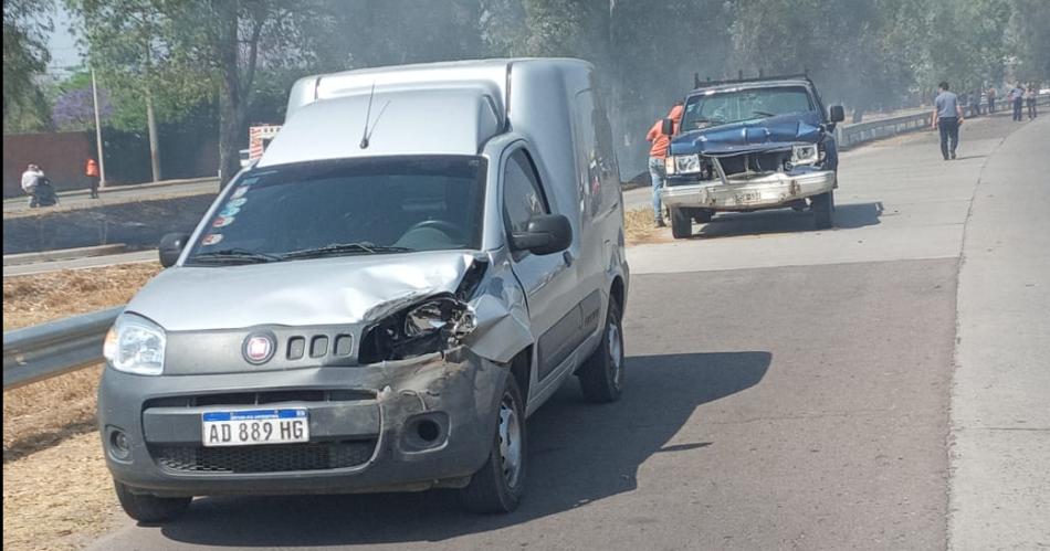 Nueve vehiacuteculos chocaron por una cortina de humo sobre la autopista Juan D Peroacuten