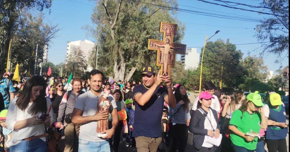 En el Diacutea de San Francisco de Asiacutes el Colegio realizoacute La Murga por la Paz