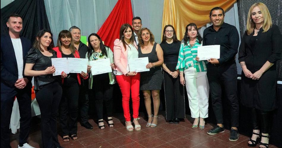 Distinguen a docentes bandentildeos por su compromiso con la educacioacuten puacuteblica