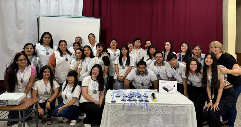 PREMIO Docentes y alumnos a cargo del trabajo recibieron medallas