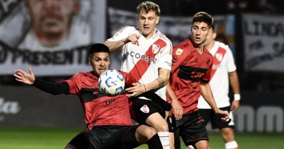 River empatoacute con Platense y quedoacute lejos del liacuteder de la Liga Profesional