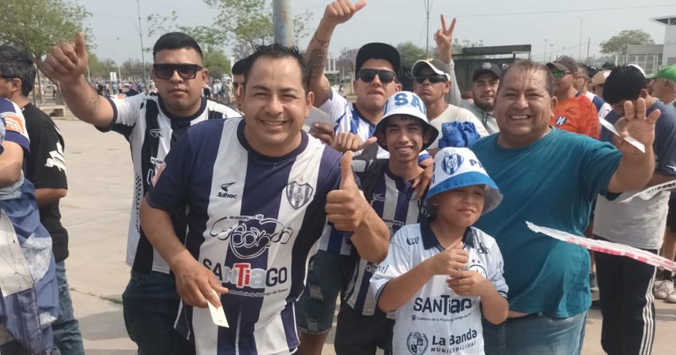 Catamarca tentildeida de azul y blanco por los hinchas del Profe