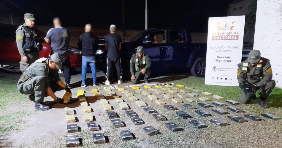 Usaron una camioneta con doble fondo para esconder maacutes de 80 kilos de cocaiacutena y acabaron presos