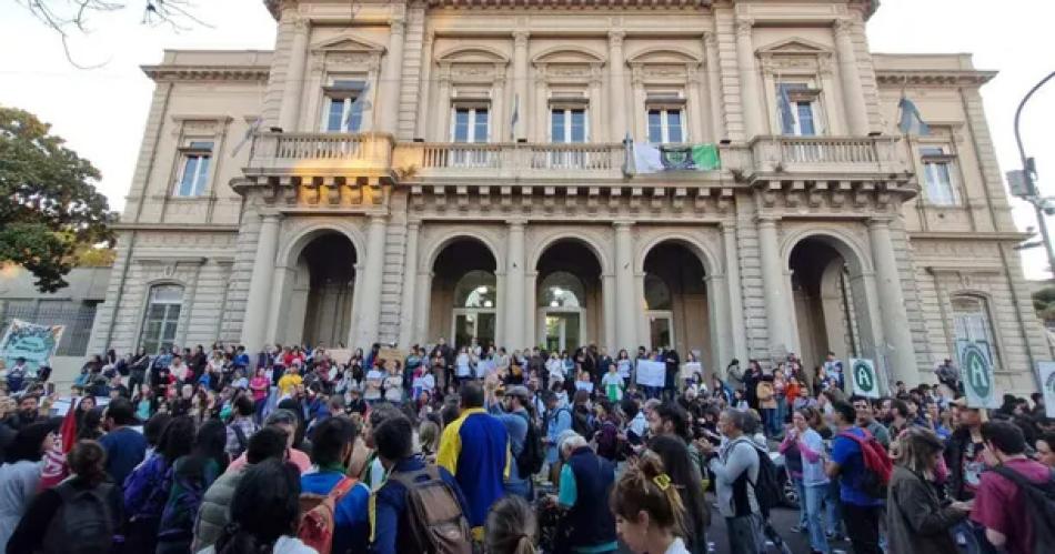 El Gobierno decidioacute que el Hospital Bonaparte no se cierra luego de las marchas y manifestaciones