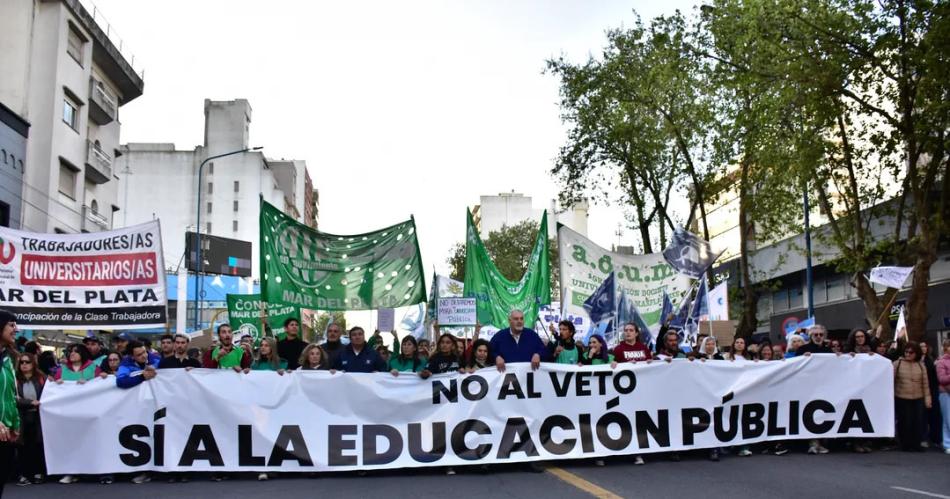 El Gobierno Nacional anuncia que la suba salarial del 68-en-porciento- a universitarios seraacute con retroactividad