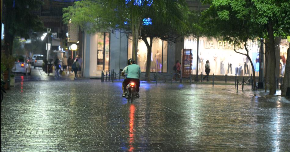 Diacutea pasado por agua en Santiago del Estero- se esperan lluvias hasta la noche