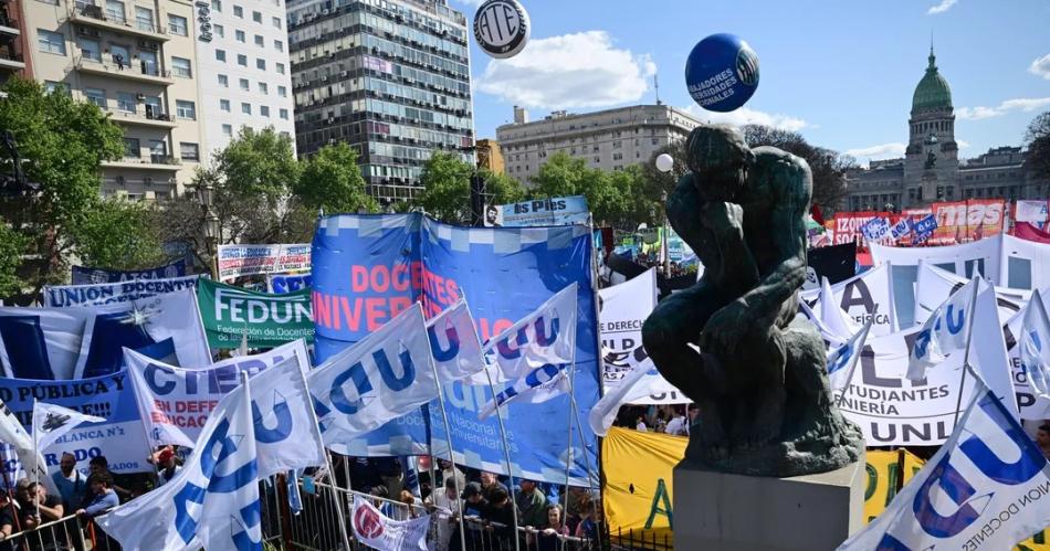 Hoy docentes y no docentes universitarios paran en el paiacutes