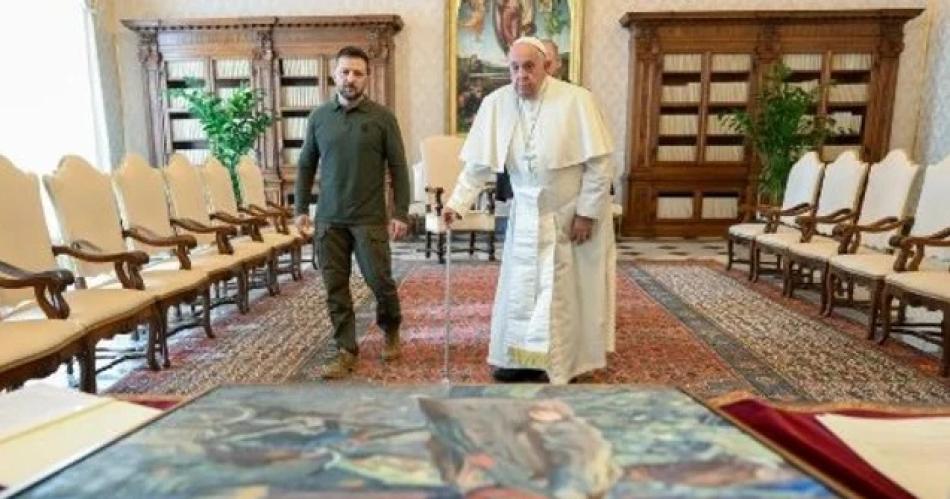 El Papa recibioacute a Zelenski y pidioacute el fin de las guerras