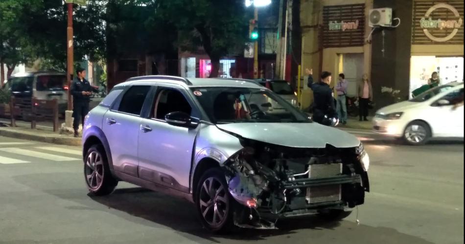 Colisioacuten entre un auto y una moto deja como saldo un herido que fue trasladado al hospital Regional