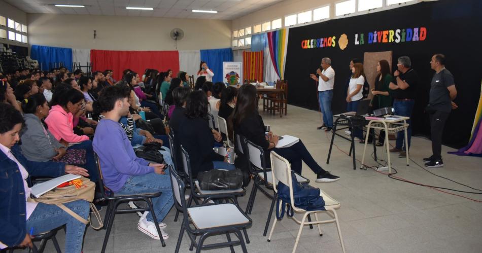 Se brindoacute capacitacioacuten a casi 200 docentes del departamento Loreto