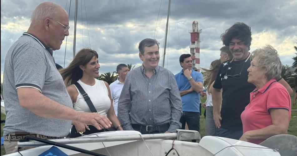 El gobernador Zamora y la senadora Claudia Ledesma Abdala presentes en la regata nacional en el lago Riacuteo Hondo