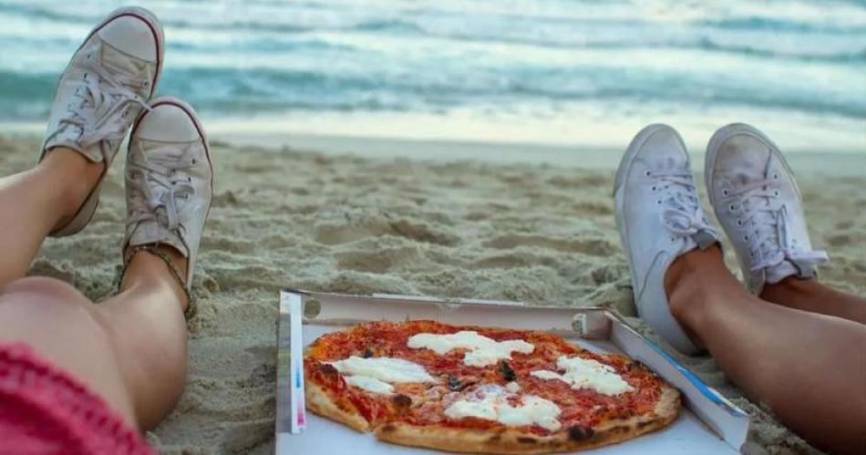 Argentinos fueron a Brasil y mostraron cuaacutento cuesta comer en Florianoacutepolis