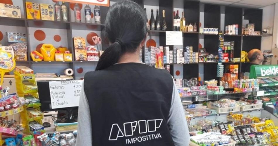 AFIP detecta diferencias de hasta el 200-en-porciento- en precios de cigarrillos en kioscos del paiacutes