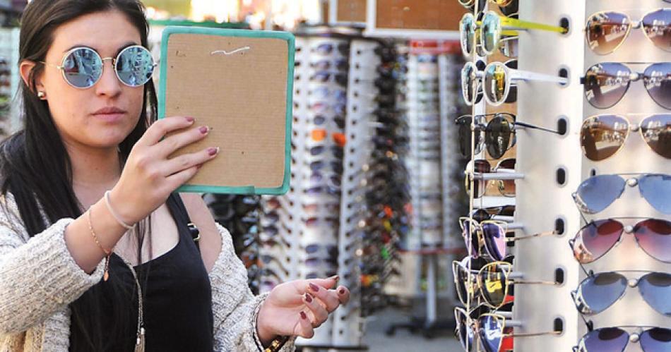 Advierten sobre el dantildeo que provoca el uso de lentes de sol no regulados de venta libre