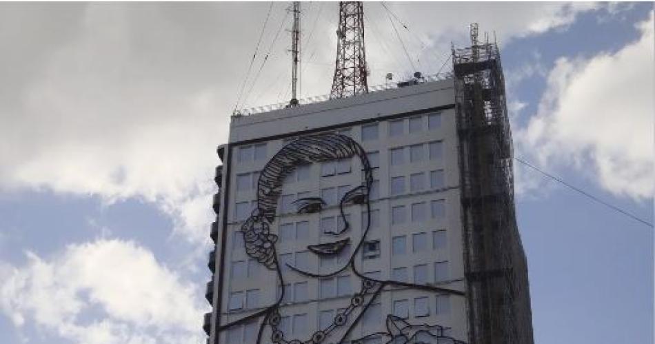 El Gobierno analiza demoler el edificio del ex Ministerio de Desarrollo Social que tiene la imagen de Evita