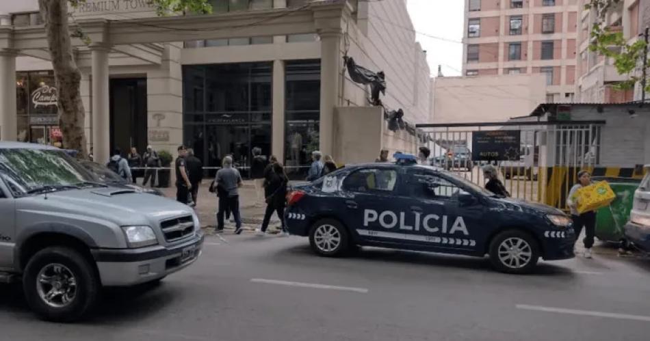 Horror- murioacute una joven que cayoacute desde el piso 14 de un edificio