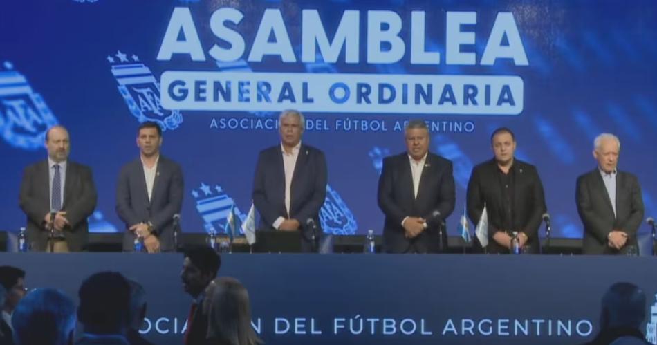 Claudio Chiqui Tapia fue reelegido como presidente de la AFA