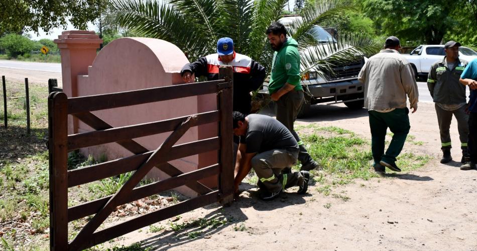 Insoacutelito- el duentildeo de una finca en El Zanjoacuten decidioacute cerrar un camino vecinal con un portoacuten afectando a pobladores 