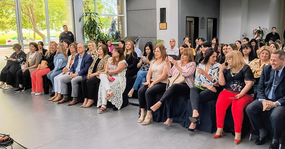 Emotivo homenaje por el Diacutea de la Madre en la Legislatura provincial