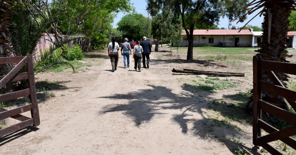 Insoacutelito- el duentildeo de una finca en El Zanjoacuten decidioacute cerrar un camino vecinal con un portoacuten afectando a pobladores 