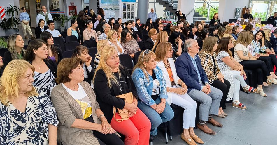 Emotivo homenaje por el Diacutea de la Madre en la Legislatura provincial