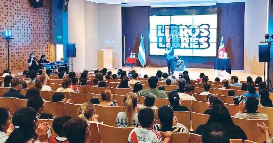 Programa de actividades 3deg Espacio Infantil Juvenil y Coacutemics en el CCB