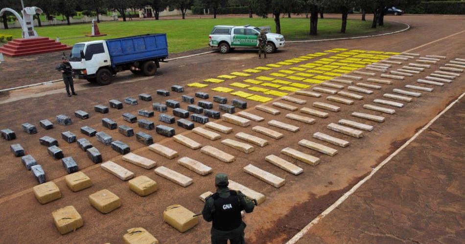 Gendarmeriacutea detuvo a un camionero que transportaba una cantidad colosal de marihuana