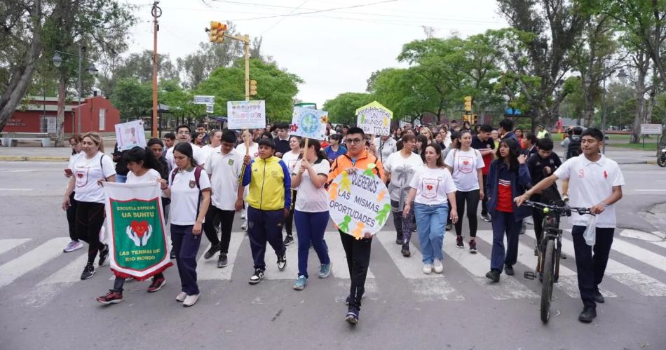 Se concretoacute en Las Termas la caminata Andares sin barreras