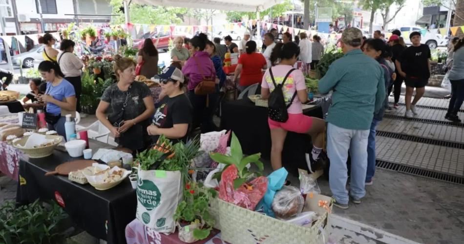 La Feria Itinerante se concretoacute con total eacutexito en la plaza Eva Peroacuten