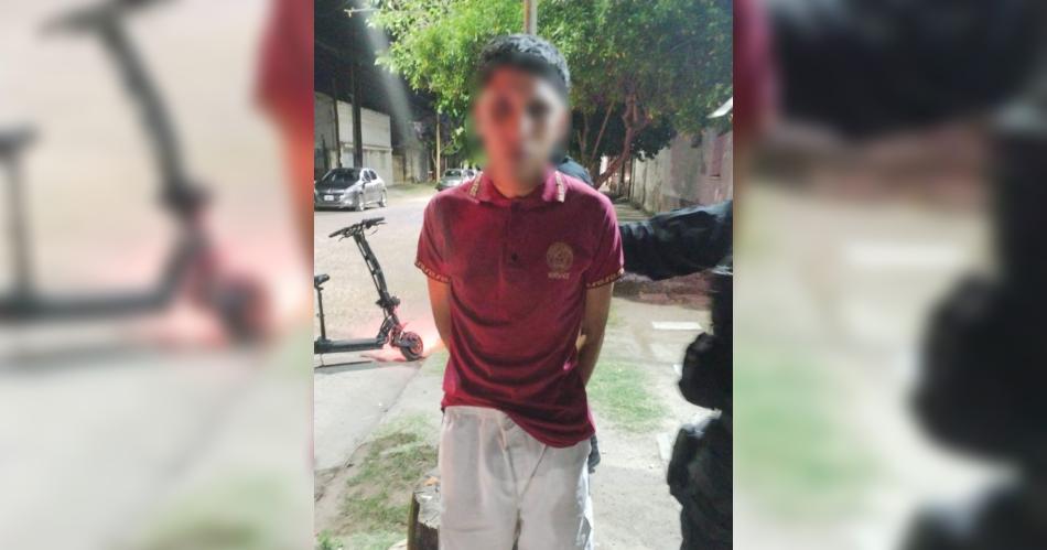 Delincuencia precoz- adolescente roboacute un celular a punta de cuchillo en el Bordm Sarmiento