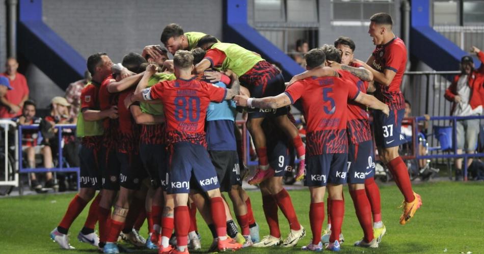 San Lorenzo ganoacute un partido caliente