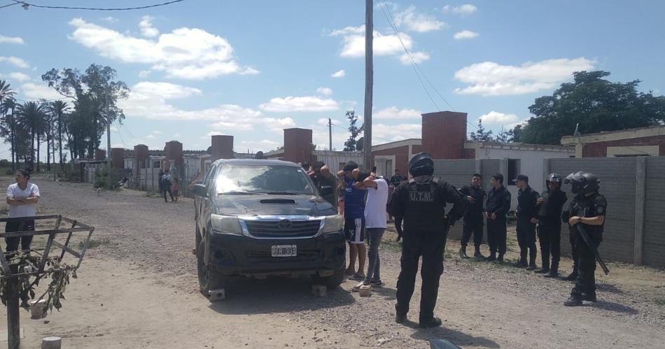 Falsos policiacuteas que atacaron a anciano antes habiacutean ingresado a dos casas