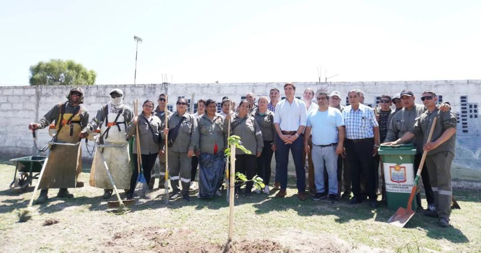 Se colocaron plantines de diferentes especies en el barrio Herrera el Alto