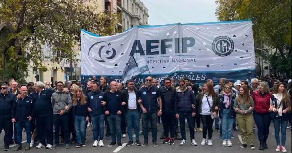 Tras el cierre de la AFIP los trabajadores salieron al cruce y definen medidas de fuerza