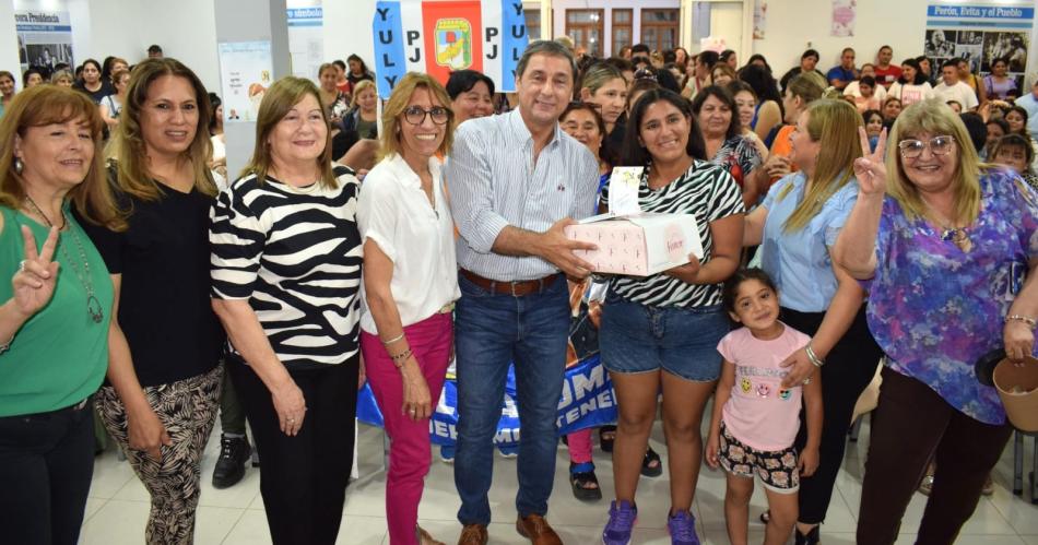 El PJ santiaguentildeo homenajeoacute a las Madres