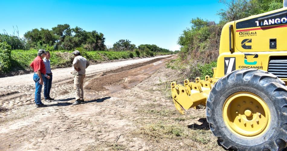 Mejoran el camino que une la ruta 34 vieja con la escuela de El Quebrachal