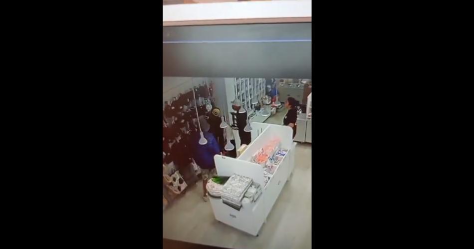 VIDEO  Cinco menores de entre 10 y 15 antildeos robaron varios comercios- tienen antecedentes