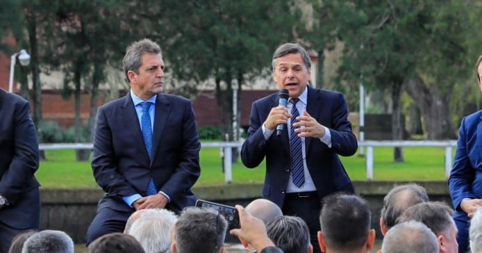 Lejos de la interna del PJ el massismo se reunioacute en Chaco para plantear un gran frente contra Milei