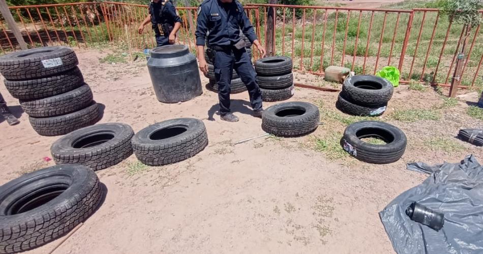 Evadioacute un control y ordenaron cierre de ruta- llevaba neumaacuteticos y hojas de coca