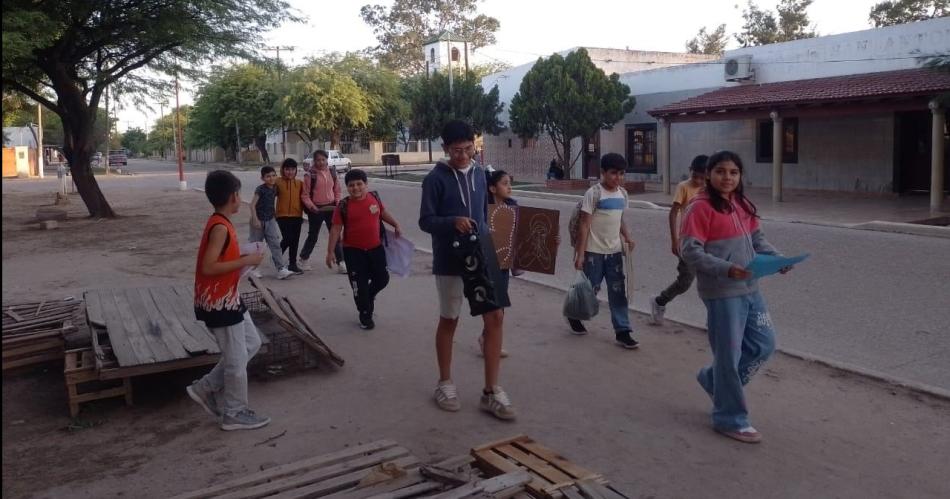 Nintildeos de catequesis con alma misionera