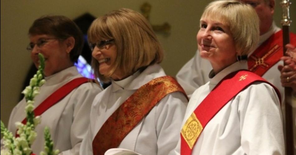 La Iglesia habilitariacutea a las mujeres para que se ordenen como diaconisas