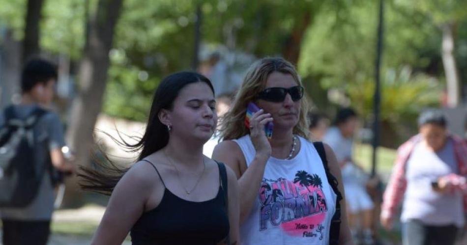 El calor vuelve a ganar terreno- para hoy se espera una maacutexima de 34deg