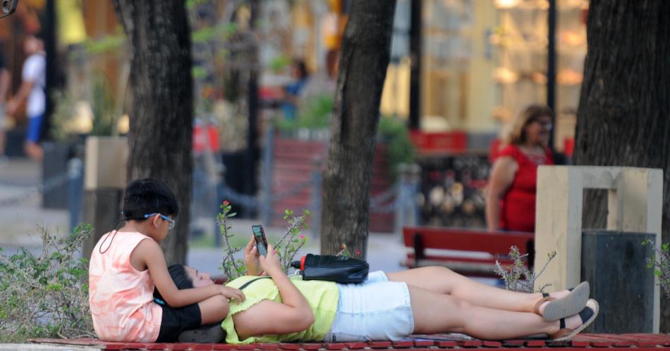 Santiago entre las provincias maacutes calientes del paiacutes- a esta hora la temperatura es de 374deg