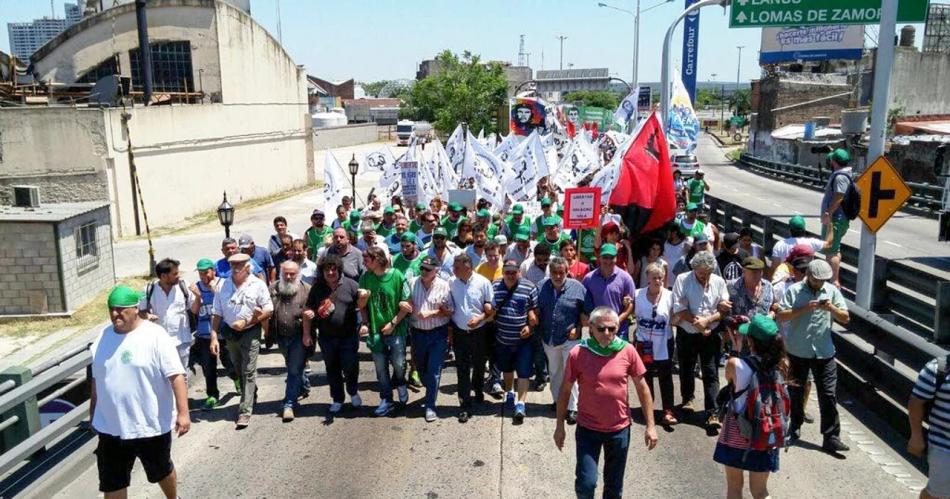 Maacutes de 500 cortes de ruta en todo el paiacutes por paro de transporte y protesta social