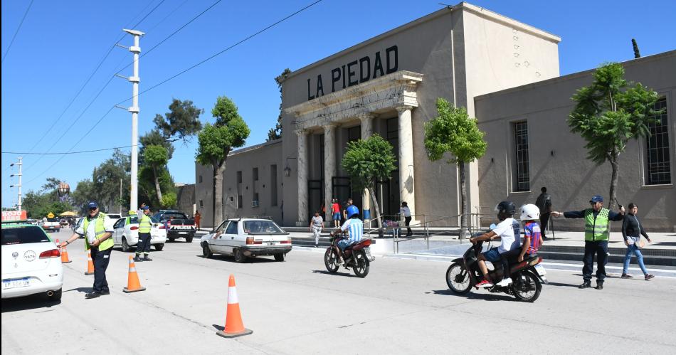 Coacutemo seraacuten los horarios del Cementerio La Piedad los diacuteas 1 y 2 de noviembre