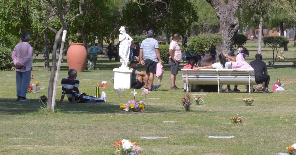 El cementerio Parque de la Paz abriraacute sus puertas desde las 8 hasta las 19