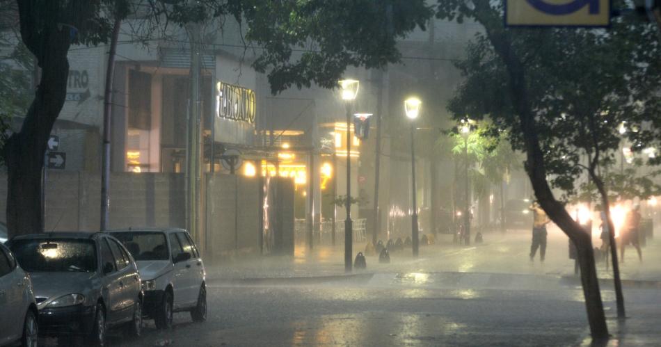 Despueacutes del alivio el clima en Santiago seguiraacute inestable y con maacuteximas superiores a los 30ordm