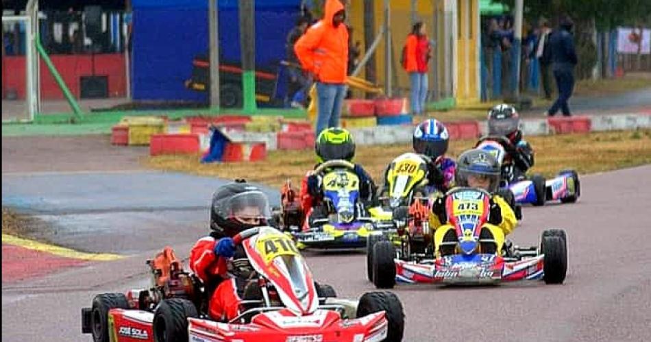 Este saacutebado se definen los campeones del Karting Santiaguentildeo