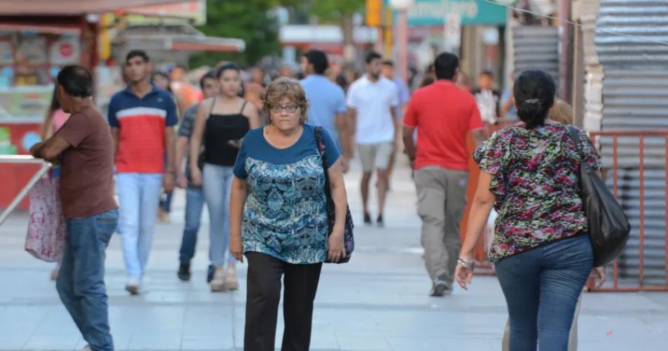 Por queacute este saacutebado 2 de noviembre no es feriado y el comercio trabaja de manera normal